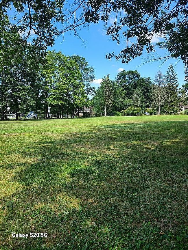 Photo of 12658 Gardenside Dr, North Royalton, OH