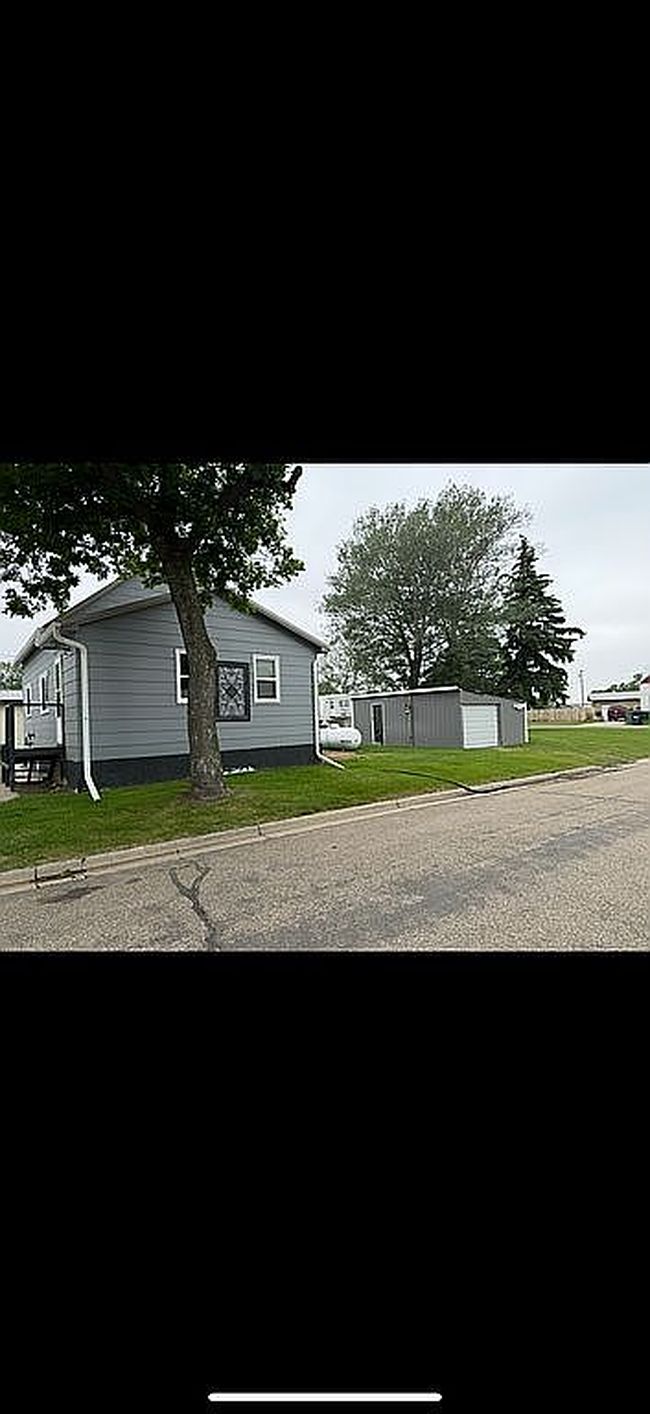 Photo of 225 5th St W, Harvey, ND