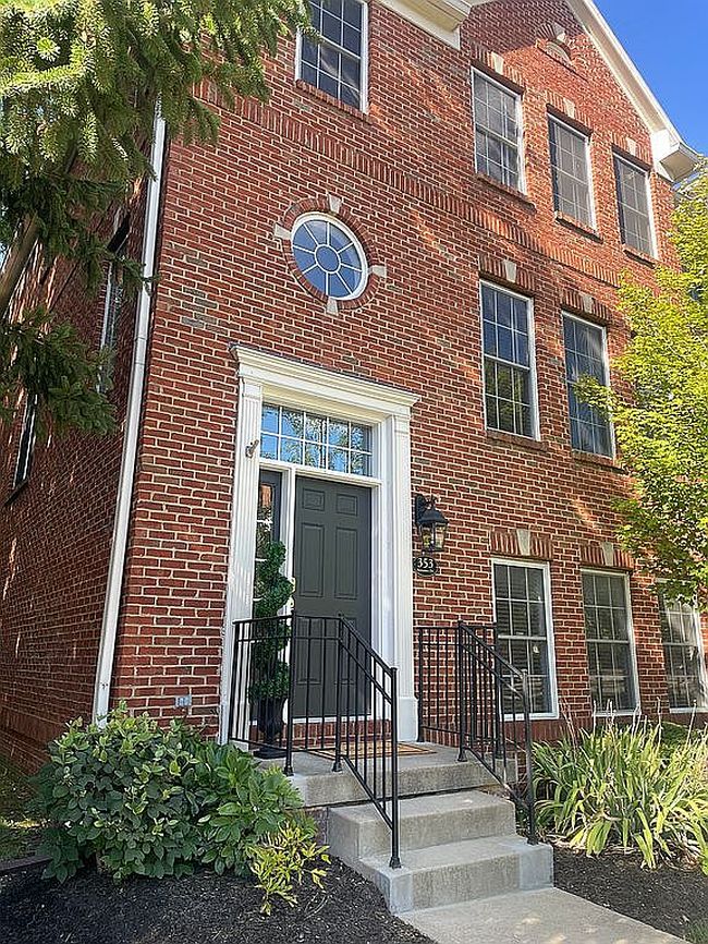 Photo of 353 Autumn Dr