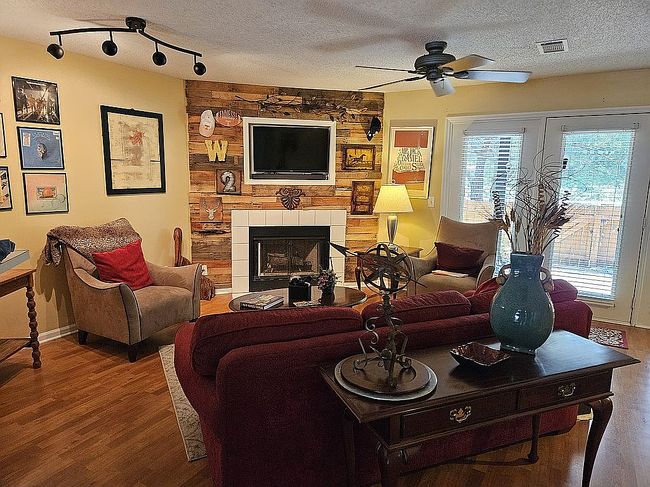 Photo of 2009 Emery Ln