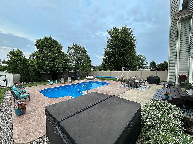 Photo of 2354 Blarney Stone Dr, Valparaiso, IN