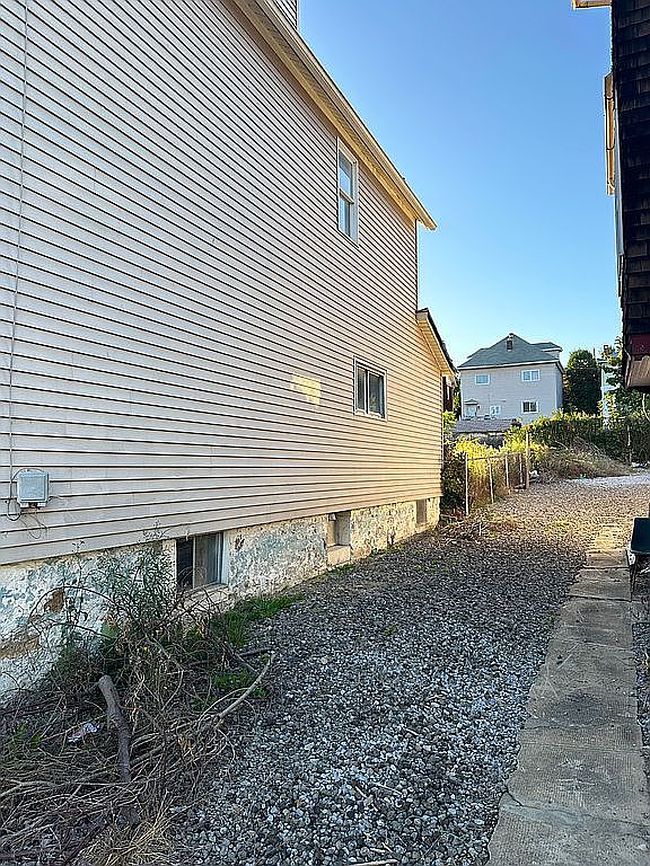 Image of 383 Beatrice Ave