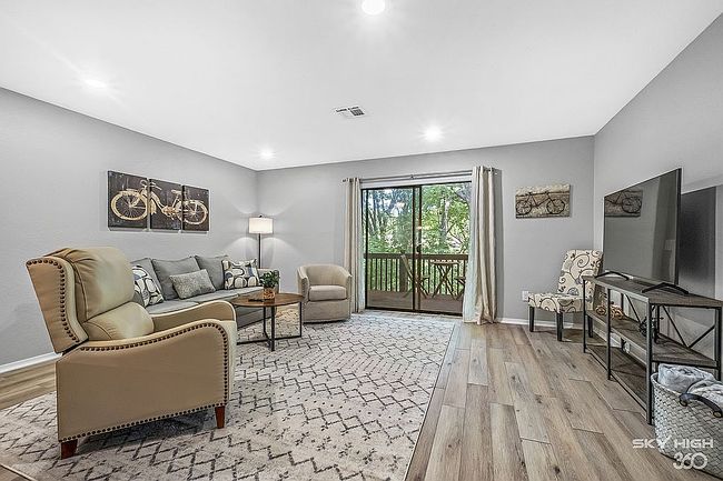 Photo of 9 Eleanor Ln