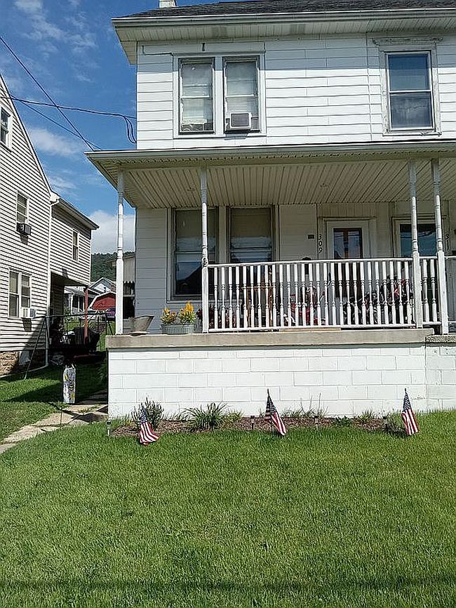 Photo of 309 E Market St, Williamstown, PA