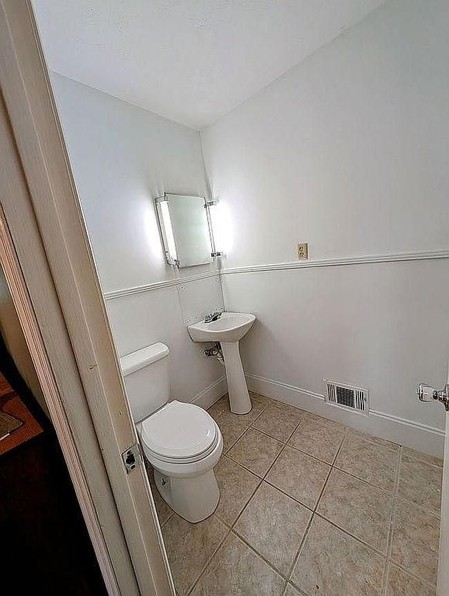 Photo of 105 Hillcrest Dr, Cochran, GA
