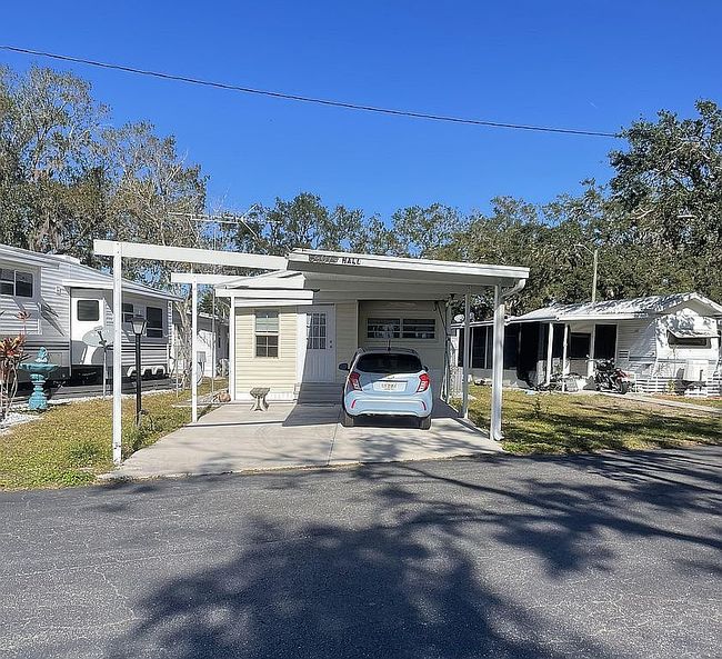 Photo of 5007 Kerri Alice Cir, Ruskin, FL