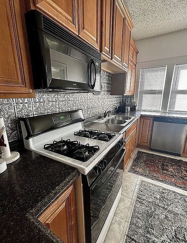 Image of 228 S College Ave
