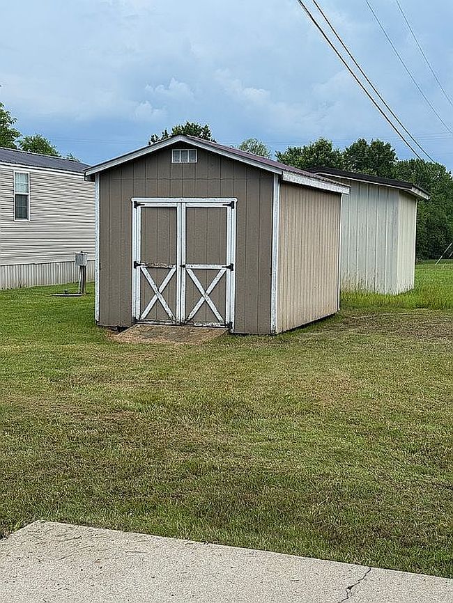 Additional photo 2 of property located at 21 Whispering Oaks