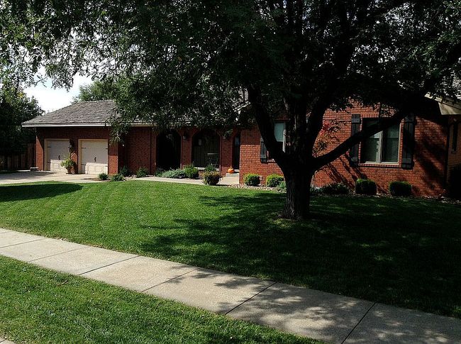 Photo of 2009 Henderson Dr, Garden City, KS
