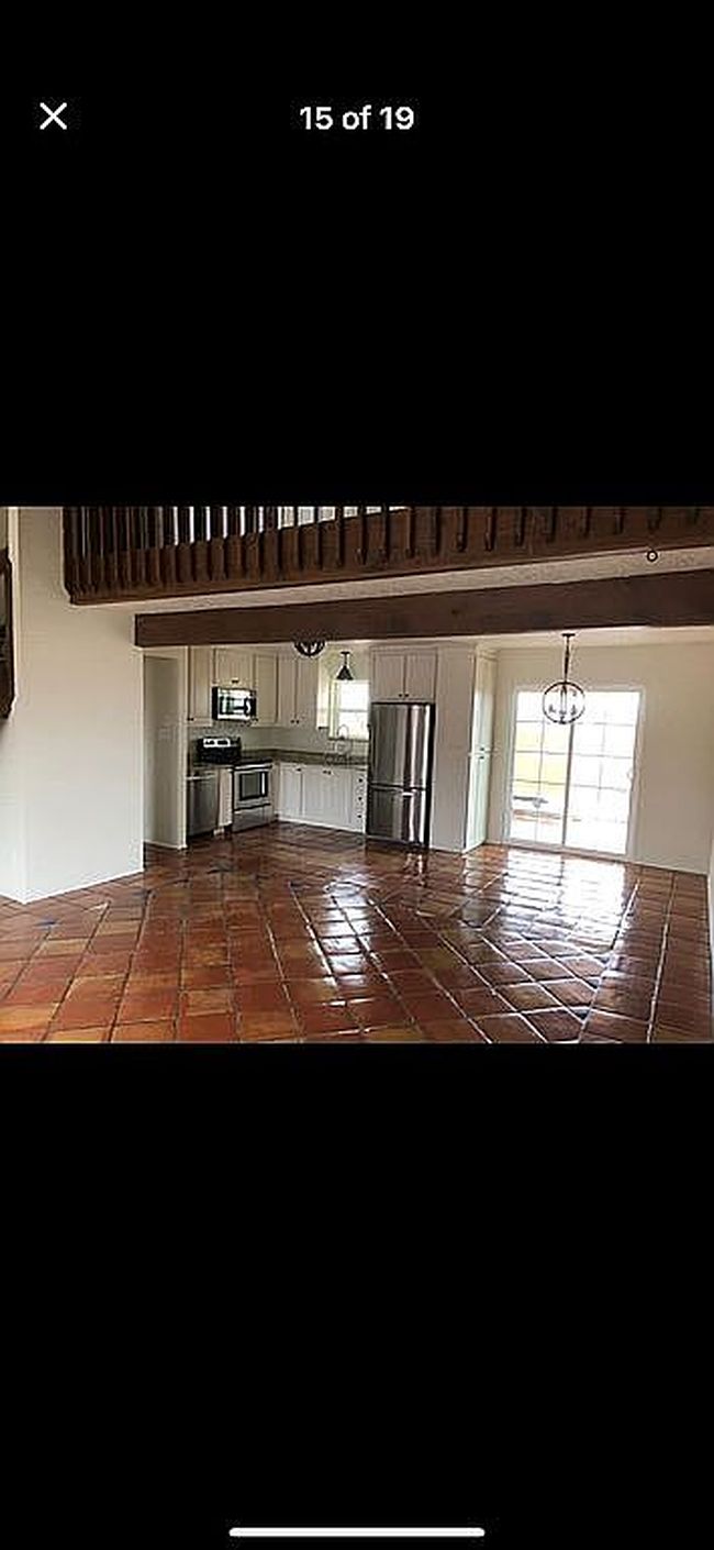 Image of 1072 Village Way
