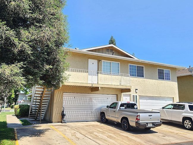 Photo of 2236 Peach Ave Apt 4, Clovis, CA