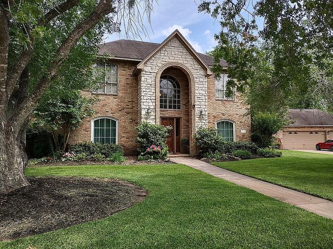 71 Rosewood St, Lake Jackson, TX