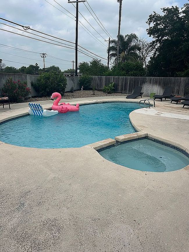 5626 Verde Cir, Palm Valley, TX