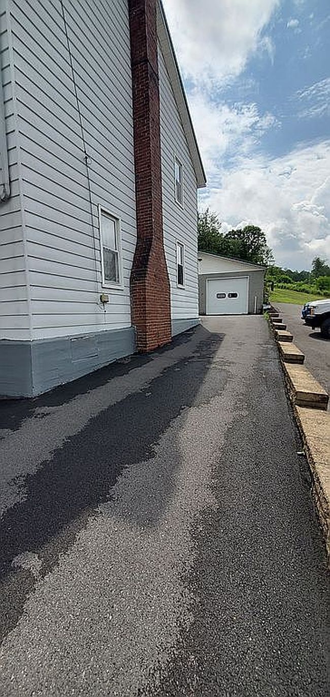 Photo of 15006 Paradise St Sw, Frostburg, MD