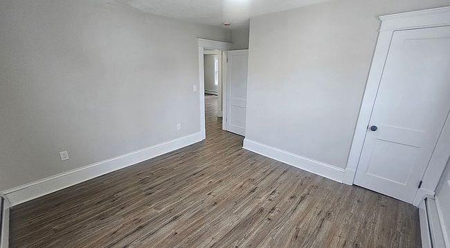 Photo of 82 Windsor St, Enfield, CT