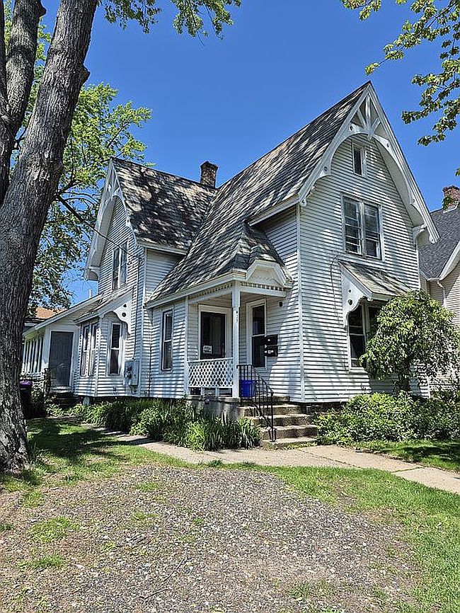 Photo of 429 Pleasant St