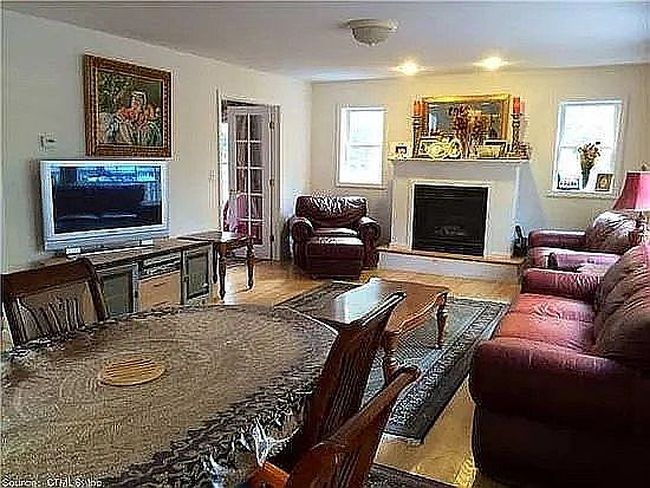 Photo of 215 Moss Farms Rd, Cheshire, CT