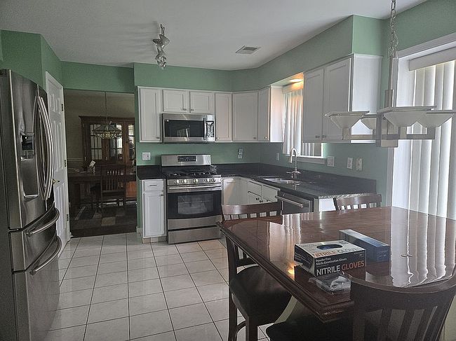 Photo of 10 Pine Valley Ct, Lakewood, NJ