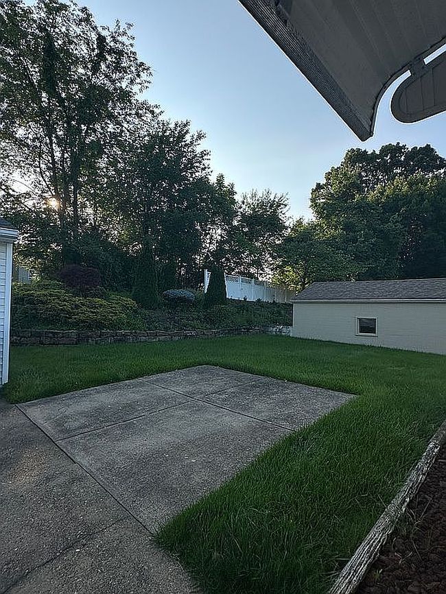Photo of 230 W Hopewell Dr, Struthers, OH
