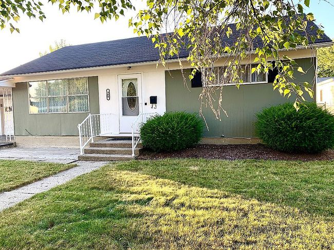Photo of 608 W Newton St, Winchester, IN
