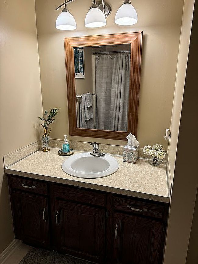 Photo of 10 Lakeview Cir, Canfield, OH