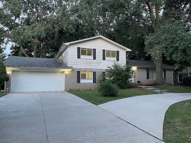 Photo of 7421 Heather Heath, West Bloomfield, MI