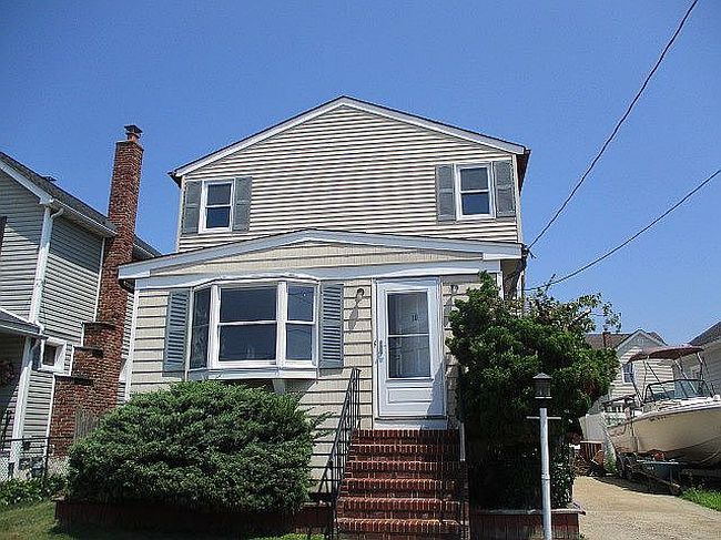 Photo of 10 Dart St, East Rockaway, NY