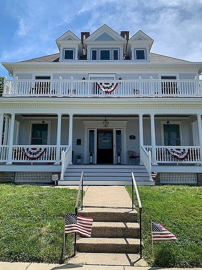 Image of 106 N High St