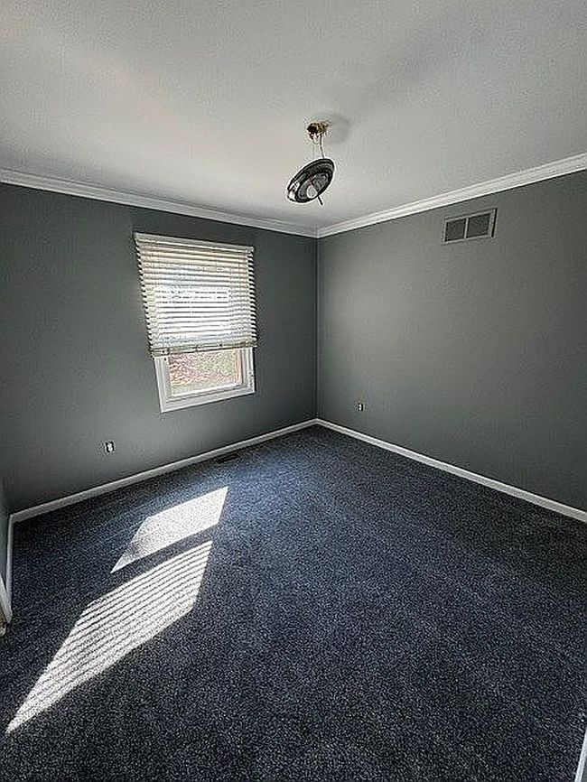 Photo of 41912 King Edward Ct