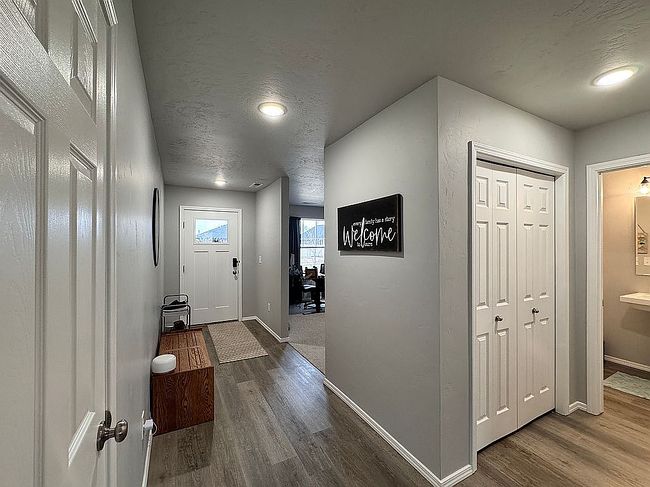 Image of 3985 E Jamestown Dr