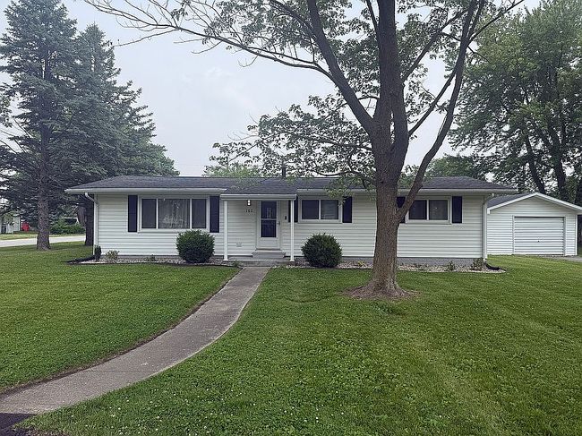 Photo of 102 E Moncel St, Francesville, IN