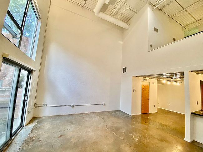 Additional photo 2 of property located at 195 Arizona Ave Unit 202