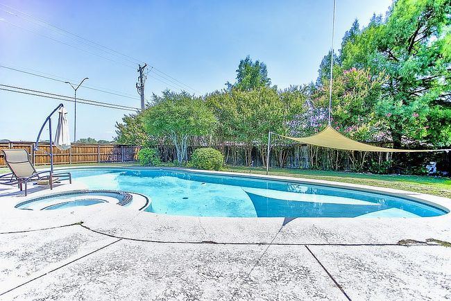 Photo of 9901 Ivy Leaf Ln, Fort Worth, TX