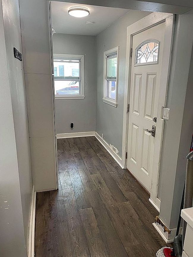 Additional photo 2 of property located at 809 W Davis St