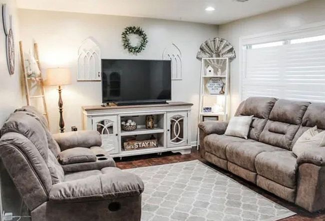 Additional photo 3 of property located at 7764 Auburn Cv