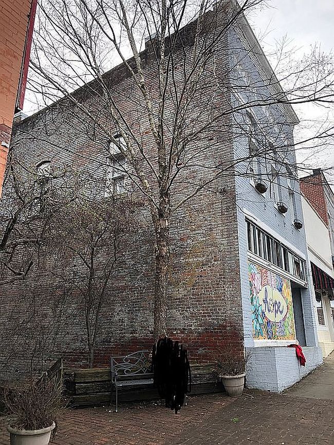 Image of 124 E Main St