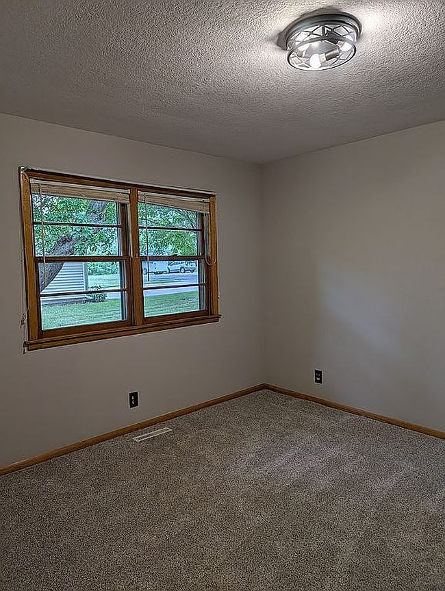 Photo of 215 2nd St Ne, Geneva, MN