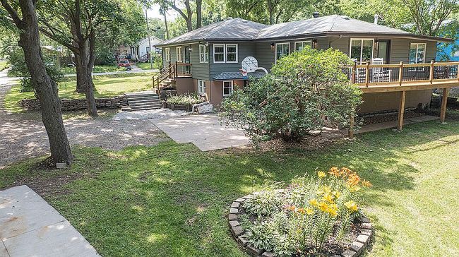 Photo of 4245 Ne 34th Ct, Des Moines, IA