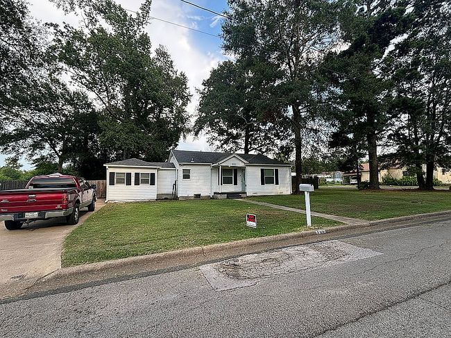 Photo of 302 N Parker Ln