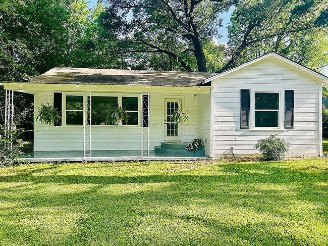 Photo of 824 Fairway Dr, Longview, TX