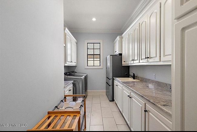 Photo of 213 S Woodcreek Rd, Madison, MS