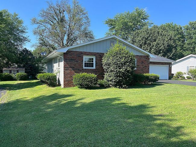 Photo of 1401 Chestnut St, Greenville, IL