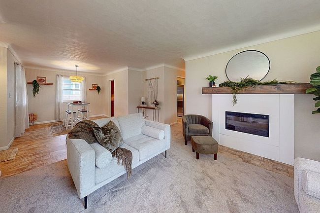 Additional photo 3 of property located at 2758 Iowa Ave Se