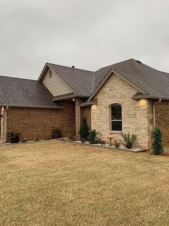 Photo of 2116 Cottonwood Ct, Prague, OK