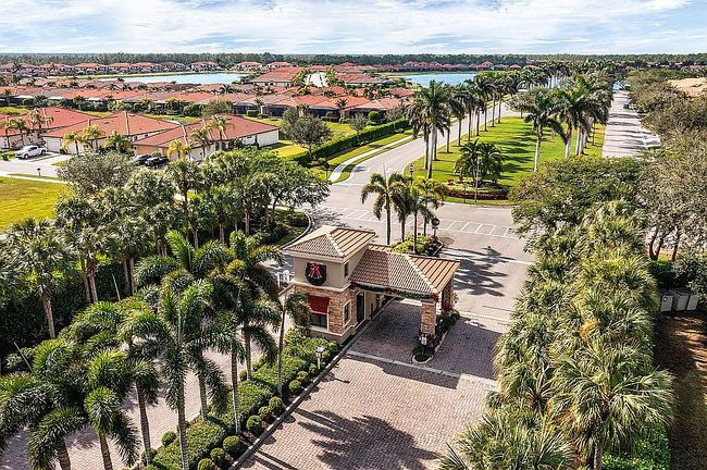 Photo of 1511 Oceania Dr S, Naples, FL