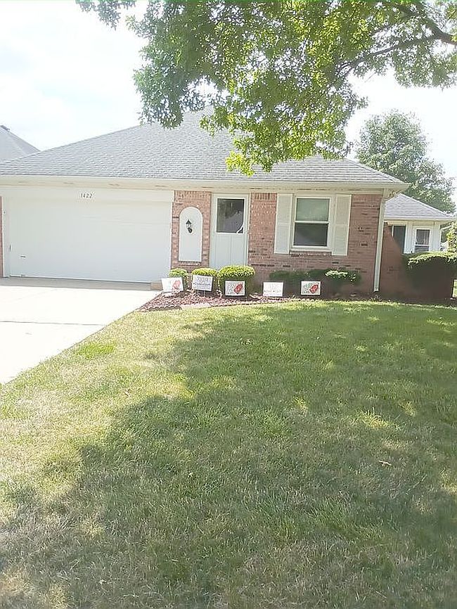 Photo of 1422 Holiday Ln E, Brownsburg, IN