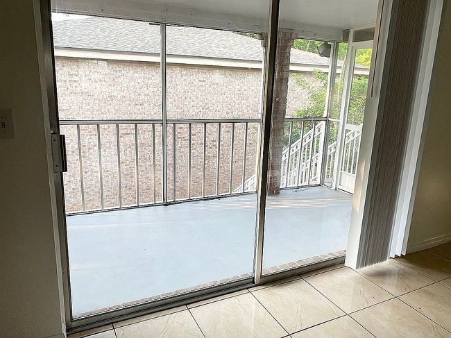 Image of 400 Banyon Tree Cir Apt 200