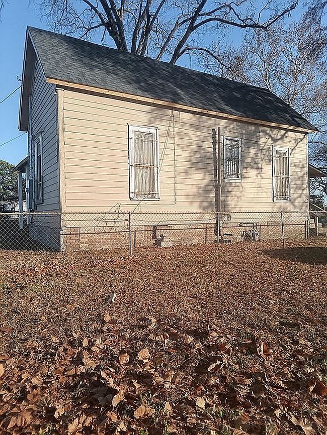 Image of 1500 E 2nd St