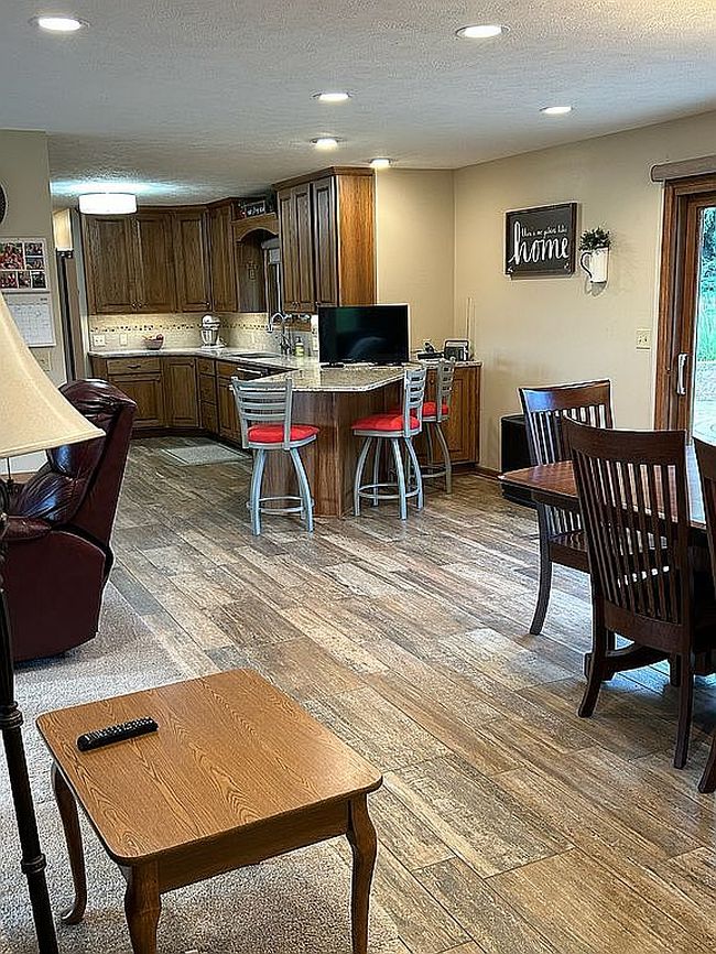 Additional photo 1 of property located at 800 Valley View Dr