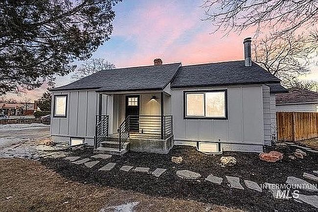 Image of 1 W Juniper St